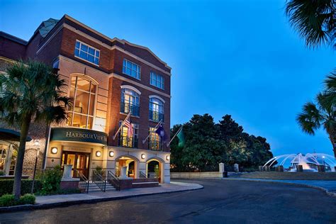 nicest hotel in charleston sc.